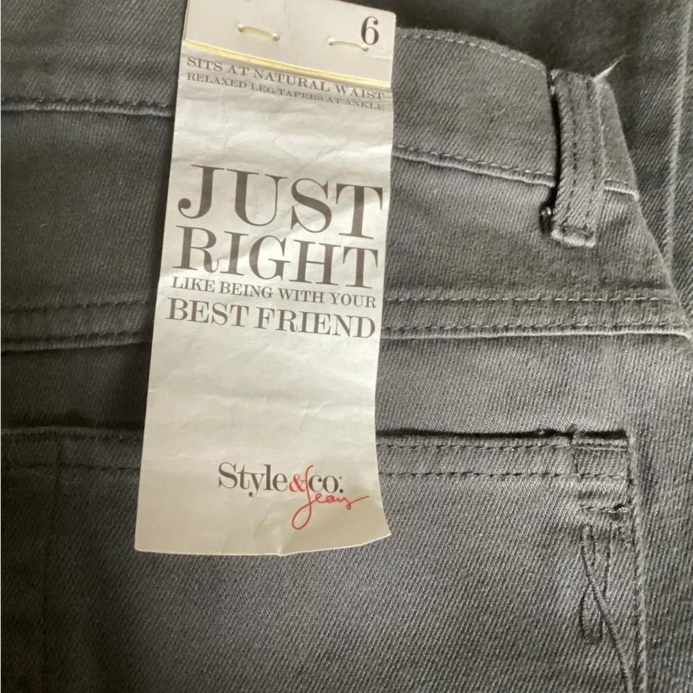 Share STEEL GREY STRETCH STRAIGHT LEG JEANS STYLE & COMPANY Size 6 SHORT